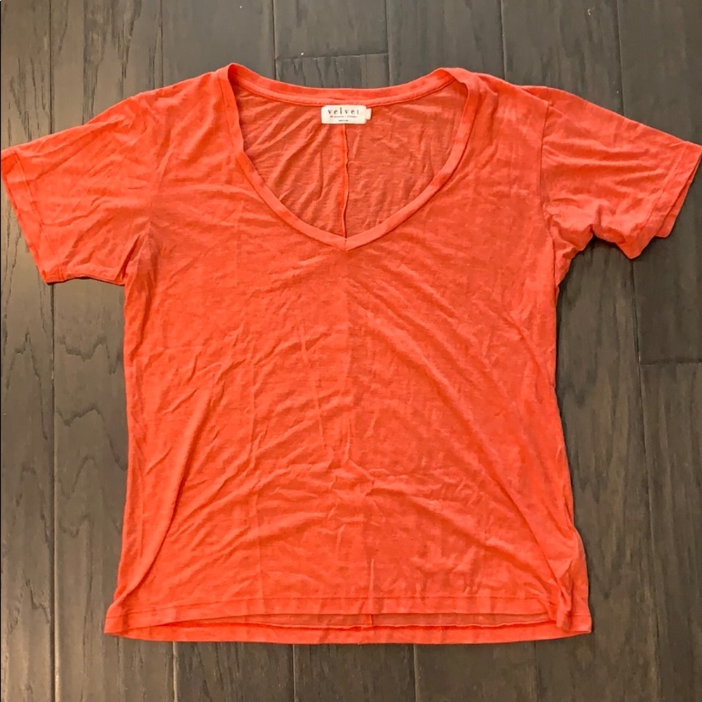 V-neck t-shirt